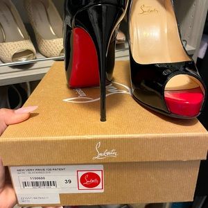 New Very Prive Patent Red Sole Pump